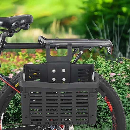 panier velo accroché au porte-bagage arrière