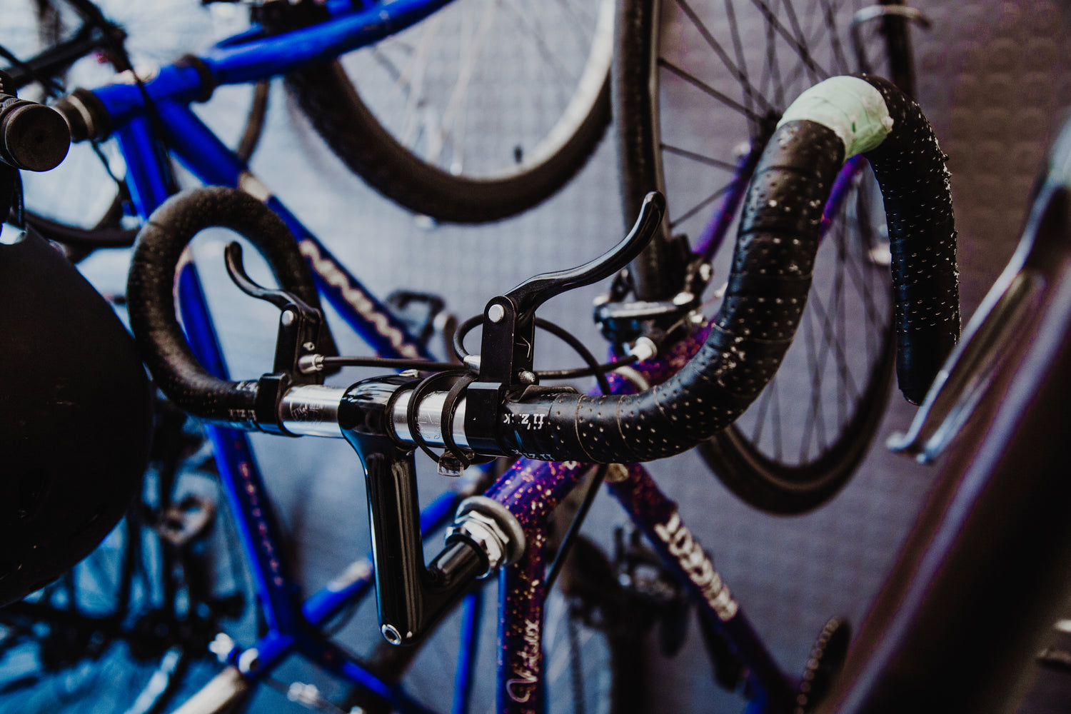 parking à vélos suspendus