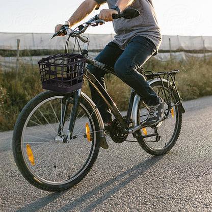panier avant vélo homme pédalant