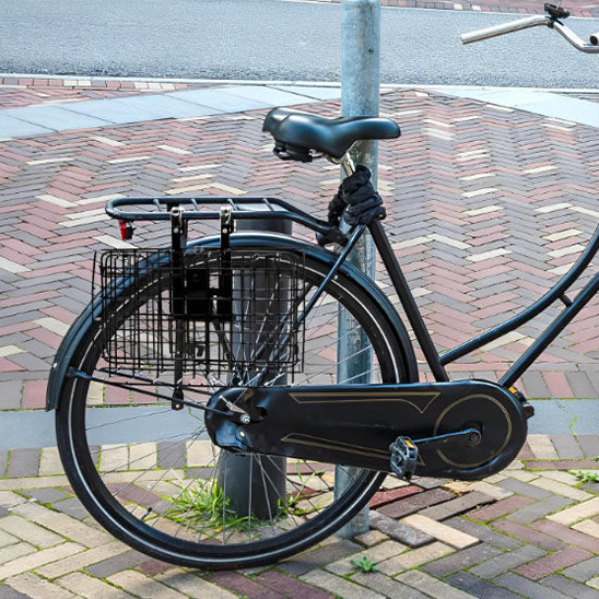 panier velo en acier attaché au porte bagage vélo